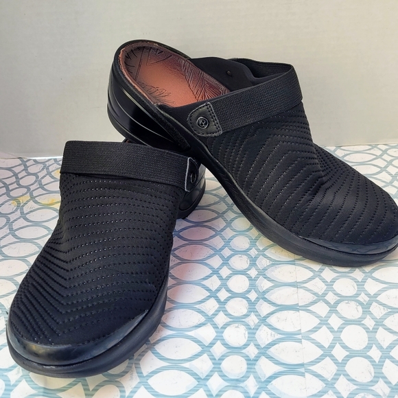 BZees Clog slip on Kitty. Blk. Size 11 - Picture 3 of 8